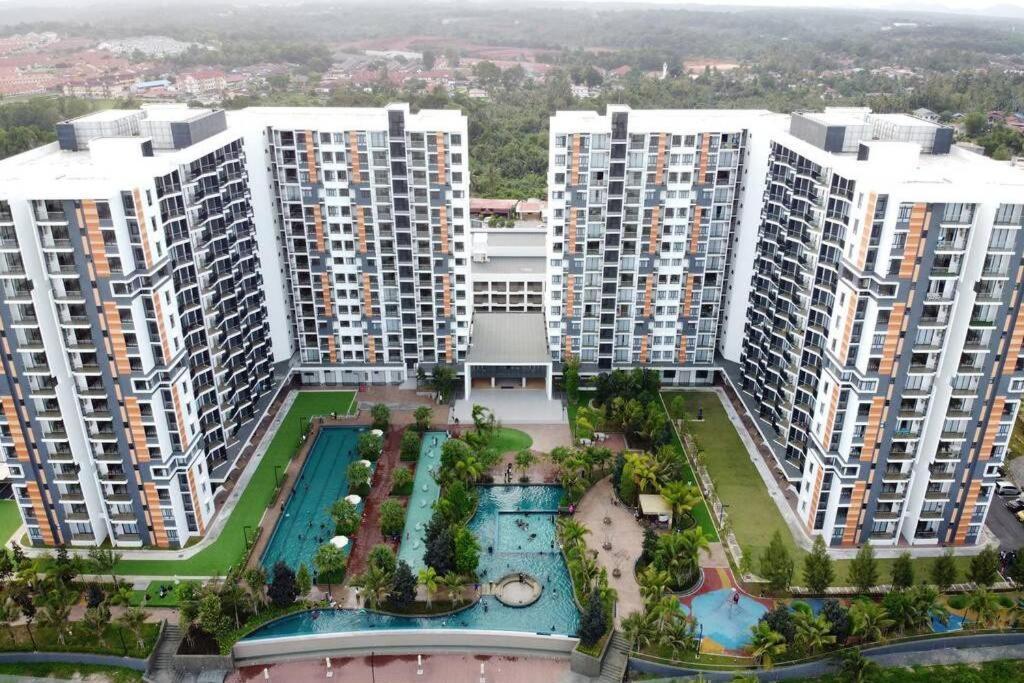 Casa Raudhah @ Timurbay Seafront Residence Kampung Sungai Karang Exterior photo